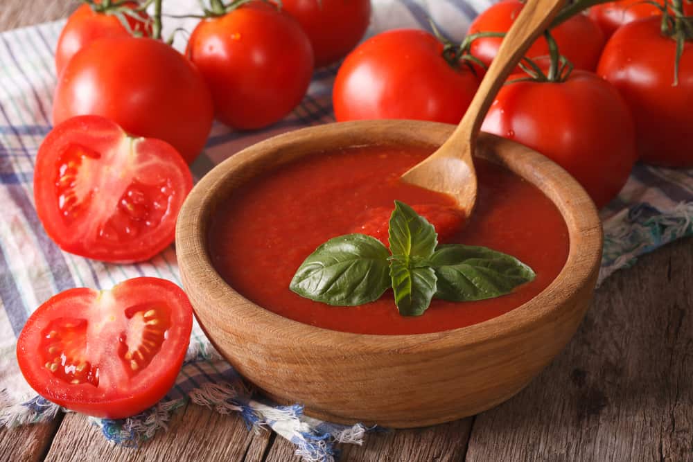 bowl of tomato pizza sauce