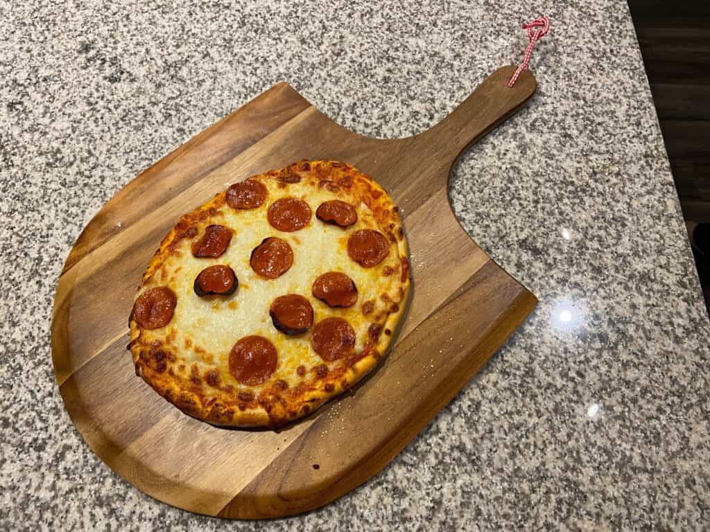 serve the pizza